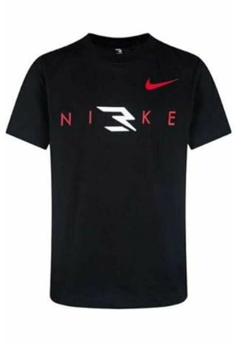 T-shirt in cotone nero con logo Nike rosso e scritta bianca "NIKE 3" sul petto; maniche corte e scollatura a girocollo.