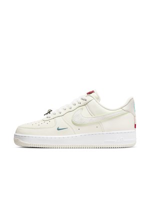 Nike Sportswear AIR FORCE - Baskets basses - sail white university red vapour green