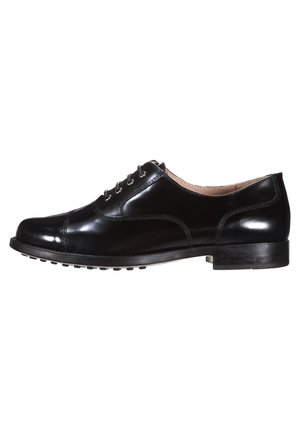 Zwarte, gepolijste leren oxford schoen met gesloten vetersluiting, cap-toe, lage hak en rubberen zool met gripnoppen.