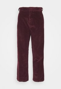 Pantalon en velours côtelé bordeaux avec une coupe droite, doté d'une taille avec passants et d'un tissu texturé pour plus de profondeur.