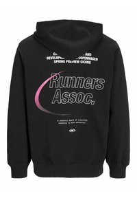 Hoodie noir avec un grand motif textuel au dos, incluant "Runners Assoc." en blanc et rose. Tissu doux, poignets et ourlet élastiques.