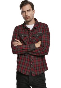 Rood en zwart geruite button-up shirt met lange mouwen, borstzakken en een casual pasvorm. Gladde textuur met een ruitpatroon.