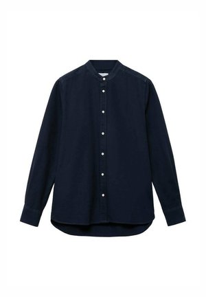 Camicia blu navy con bottoni, realizzata in cotone, caratterizzata da un colletto alla mandarina, maniche lunghe, taglio dritto e tessuto uniforme senza fantasie.