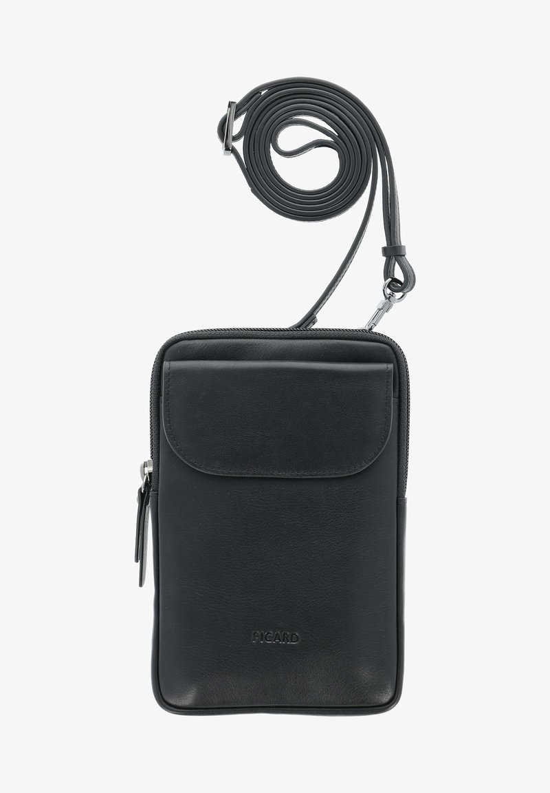 Zwarte leren crossbodytas met een hoofdvak met ritssluiting, een voorvak met klep en een verstelbare riem. Soepele textuur en minimalistisch ontwerp.