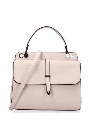 Sac à main en cuir rose structuré avec une poignée supérieure et une bandoulière amovible. Il dispose d'un rabat à l'avant et d'accents métalliques sur la fermeture.