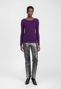 INFLUENCER RUCHED HEM - Strickpullover - purple