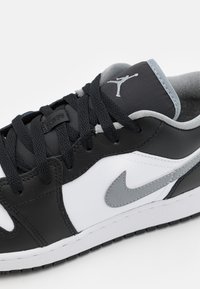 Jordan AIR JORDAN 1 LOW UNISEX - Baskets basses - black/particle grey/white