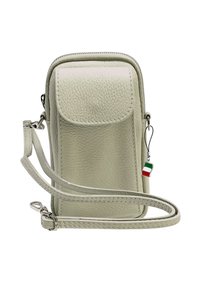 Gestructureerde telefoon tas in zacht, textuur lichtbeige leer. Voorzien van een flap sluiting, verstelbare strap en een klein Italiaans vlaggetje.