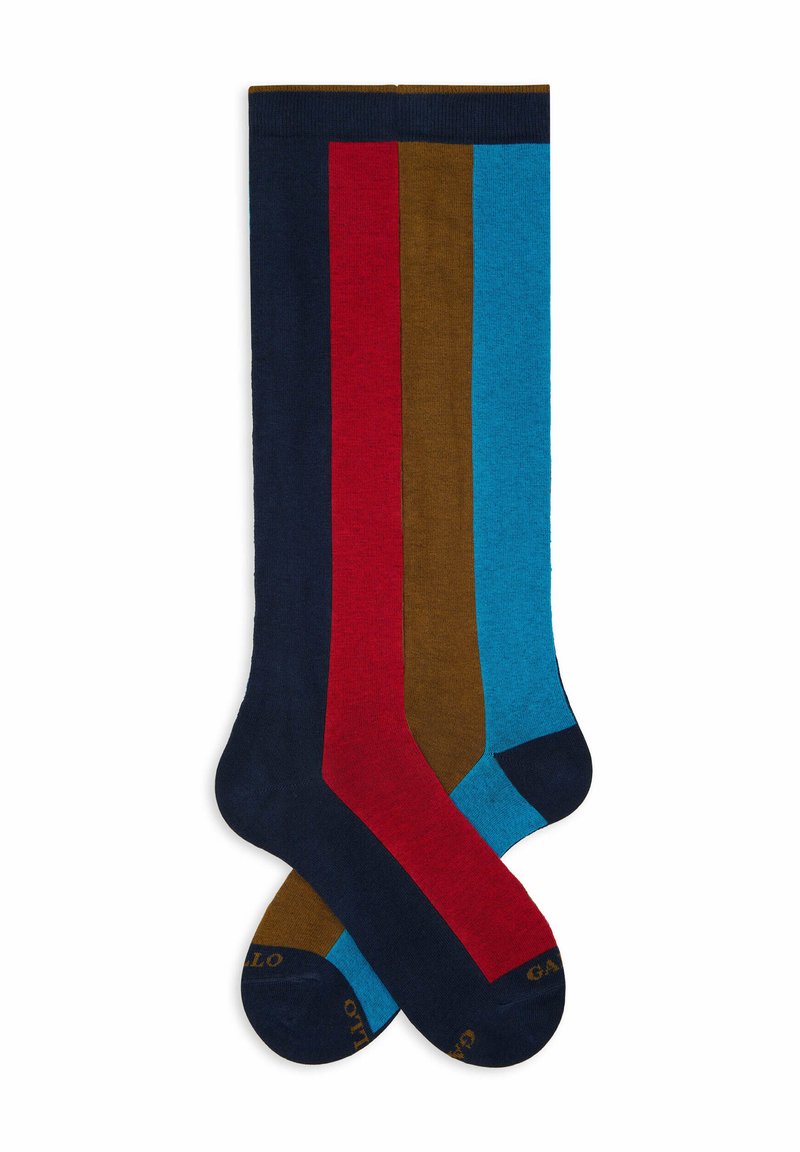 Calze fino al ginocchio nei colori navy, rosso, verde e blu, realizzate in tessuto testurizzato, con bordi a contrasto e dettagli del logo sulla punta.