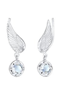 Silberne Ohrringe mit flügelartigen Oberteilen und einem klaren, runden, facettierten Kristall, der von jedem hängt, mit kunstvollen Federdetails.