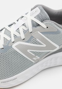 New Balance FRESH FOAM ARISHI V4 - Zapatillas running asfalto - grey