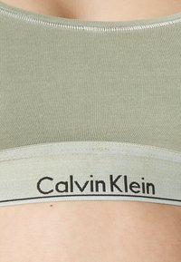 Calvin Klein Underwear UNLINED BRALETTE - Formujúca podprsenka - eco green