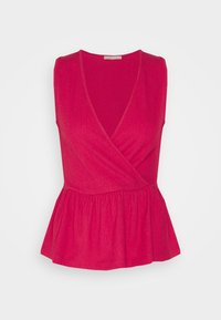 Top sans manches en maille texturée rose avec col en V croisé et taille peplum, présenté sur un fond blanc uni.