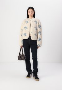 Gina Tricot Jakna iz flisa - turtledove