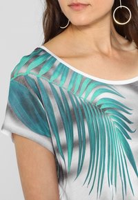 Sisley Triko s potiskem - grey