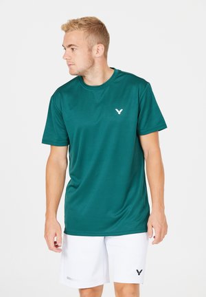 Mørkegrøn atletisk T-shirt med korte ærmer, rund krave, glat tekstur og et lille hvidt logo på venstre bryst.