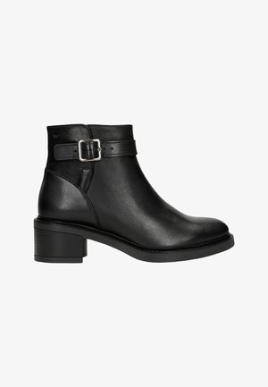 Bottines en cuir noir avec un bout rond, un talon bloc de hauteur moyenne et une sangle latérale avec une touche de boucle en argent.