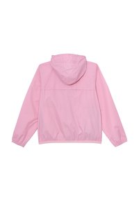 Giacca leggera rosa con cappuccio, polsini ed elastico in vita. Texture liscia, design semplice senza modelli o accenti visibili.