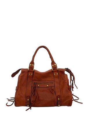 Sac à main en cuir marron avec double poignée, poche zippée à l'avant, sangles décoratives et détails pompons sur fond blanc.