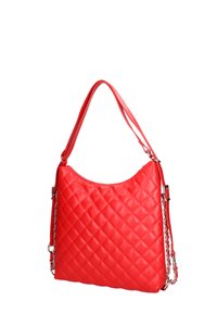 Borsa a tracolla in pelle rossa trapuntata con accentuazione in catena. Presenta una forma arrotondata e una chiusura a zip. Motivo a rombi testurizzato.