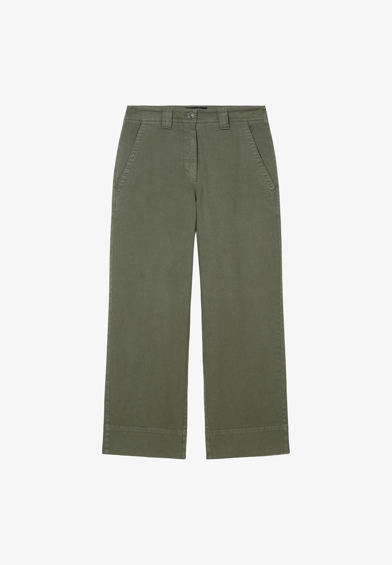 Pantalon large en coton couleur vert olive avec poches latérales, passants pour ceinture, fermeture par bouton et braguette à l'avant.
