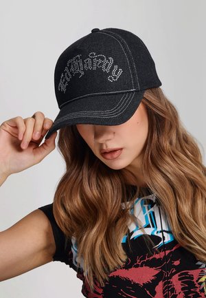 Ed Hardy, UNISEX DIAMANTE GOTHIC 5 PANEL TRUCKER CAP - Gorra - black