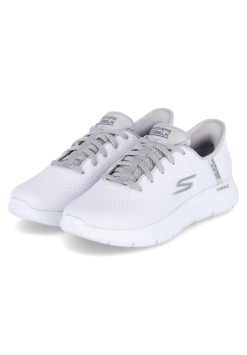 Scarpe da ginnastica in rete bianche con accenti grigi, design con lacci, suole imbottite e dettaglio del logo sul lato e sulla linguetta. Leggere e traspiranti.