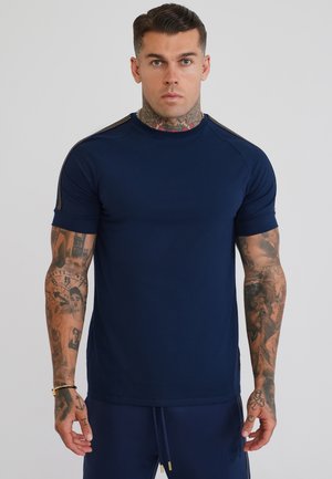 SIKSILK, TAPED TECH T-SHIRT. - T-Shirt print - navy