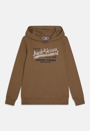 Brun hættetrøje lavet af blødt stof med teksten "Jack & Jones" og "Superior Standard" i kontrastfarver på forsiden.