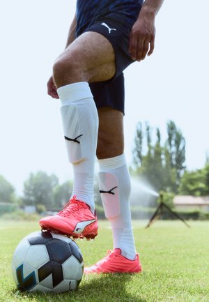 KING PRO FG/AG - Chaussures de football pour gazon synthétique - glowing red/white/red fire