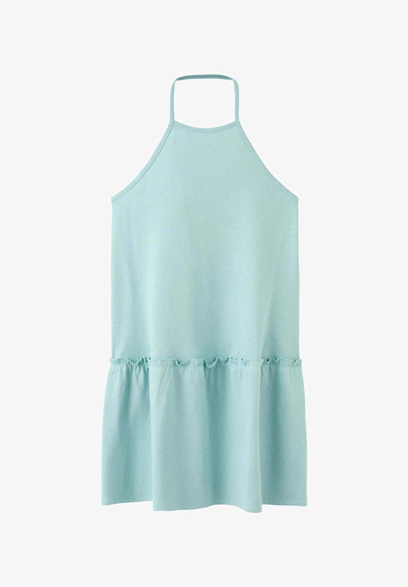 Robe sans manches bleu clair avec un col halter et un détail de couture froncé près de l'ourlet, réalisée dans un tissu doux et léger.