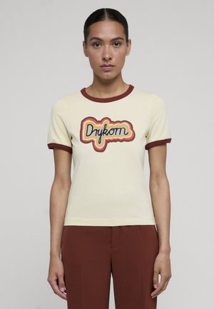 DRYKORN, RILA_P2 - T-shirts med print - yellow
