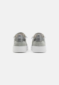 Gabor Trainers - pino/stone