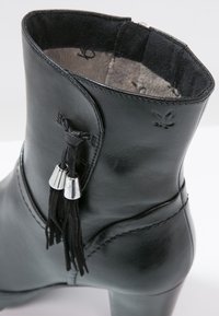 Caprice Botines con plataforma - black