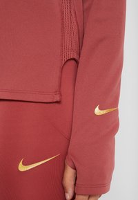 Nike Performance Sweat à capuche - dark red