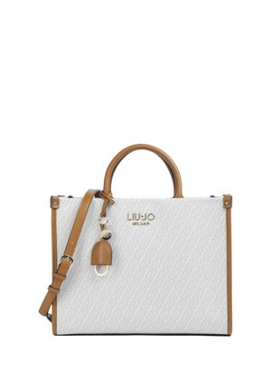 Sac à main Liu Jo Milano blanc et beige avec deux poignées, bandoulière ajustable, et pendentif logo sur une surface texturée à l'avant.