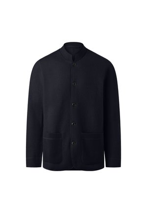 Cardigan lavorato a maglia blu navy con colletto rotondo, sei bottoni neri e due tasche frontali. Texture morbida e vestibilità comoda.