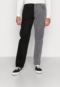 Pegador SUTTER PATCHWORK - Calças de ganga de perna direita - washed light grey