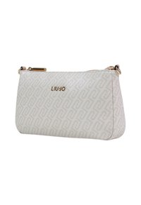 Clutch Liu Jo in beige chiaro, con motivo logo testurizzato e dettagli in metallo color oro, chiusura a zip e forma rettangolare elegante.