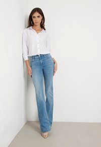Guess ALLOVER-STRASS - Cămașă - weiß