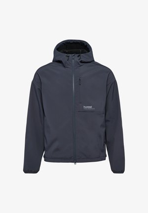 Marineblauwe softshell jack met een rits aan de voorkant, verstelbare kap en borstzak. Heeft elastische manchetten en een gladde buitenkant.