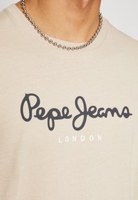 Pepe Jeans EGGO - Nyomott mintás póló - malt