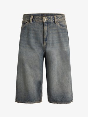 Denim shorts til kneet med frontknapp og glidelåslukking, beltehemper og frontlommer i en falmet blå vask.