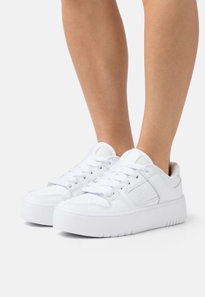 MANTECA 4 PLATFORM - Baskets basses - white