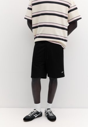 PULL&BEAR JOGGER LOGO - BERMUDA SHORTS - Træningsbukser - black