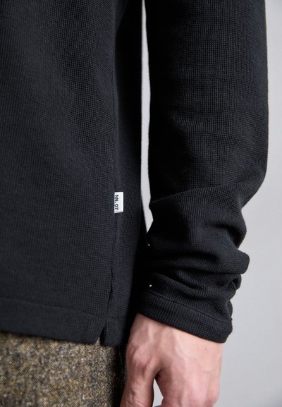 NN.07 CLIVE ROLL  - Strickpullover - black