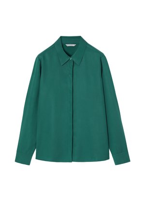 Camicia verde a maniche lunghe realizzata in tessuto morbido. Presenta un colletto classico, chiusura con bottoni e taglio dritto.