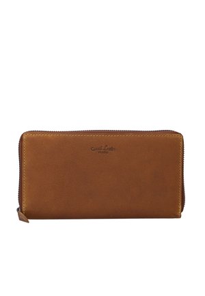 Hnedá kožená peňaženka s hladkým povrchom, na zips, s vyrazeným logom. Obdĺžnikový tvar, minimalistický dizajn a žiadne viditeľné vzory.