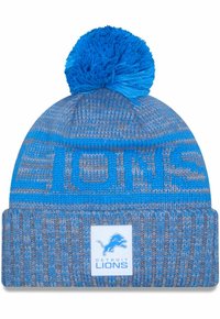 Blaues Strickmütze mit einem Pompon auf der Oberseite, ausgestattet mit einem strukturierten Design und einem umgeschlagenen Bund, der "DETROIT LIONS" und ein Logo zeigt.