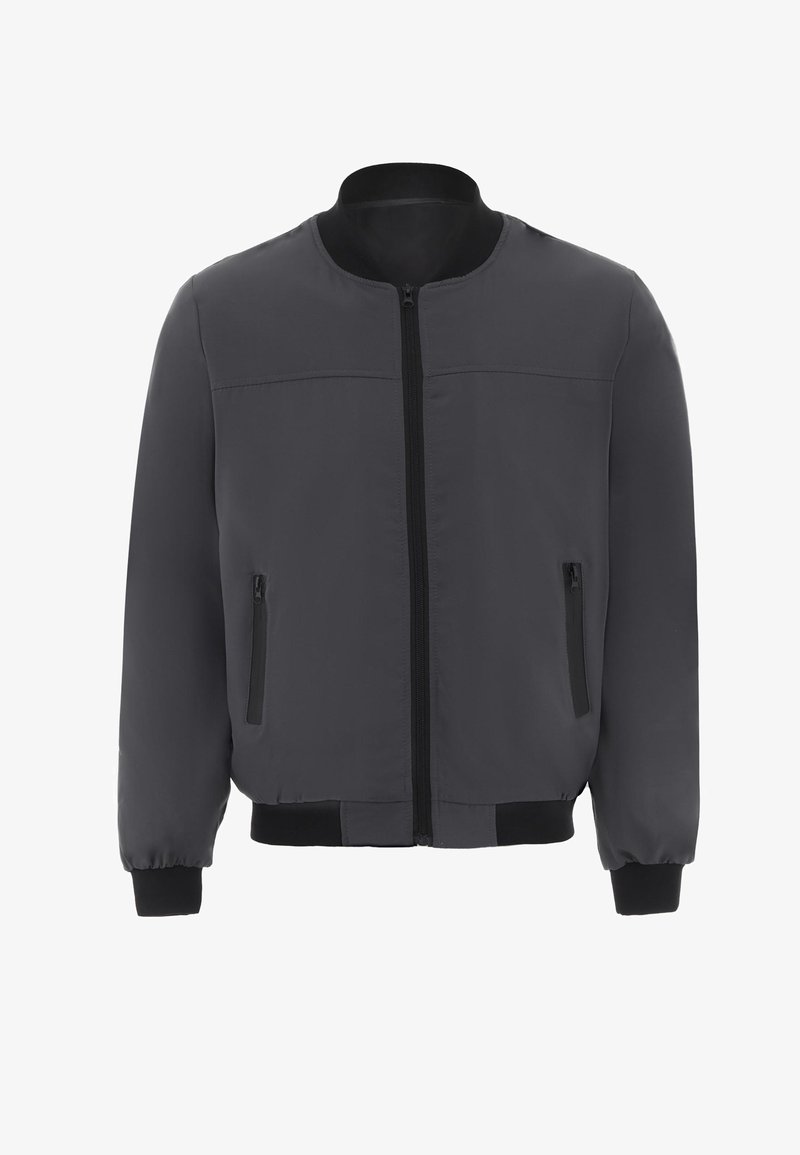 Šedá bombardérka s předním zipem, žebrovanými manžetami a lemem, a dvěma bočními kapsami na zip. Vyrobena z hladké, lehké tkaniny.